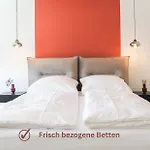 Apartment African-style - Stadtnah, Parkplatz, E-ladestation Für Auto&fahrräder, Gitterbox Für Fahrräder, Fitnessstudio *