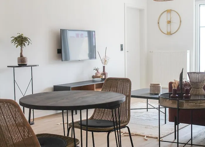 African-style - Stadtnah, Parkplatz, E-ladestation Für Auto&fahrräder, Gitterbox Für Fahrräder, Fitnessstudio *